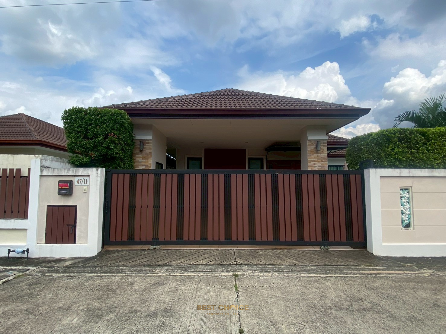 Pool villa 3 bedrooms and 1 guest house for sale